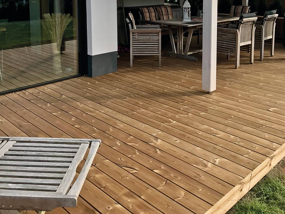 Bild-02_00084073_26x137-mm-thermokiefer-terrassendielen
