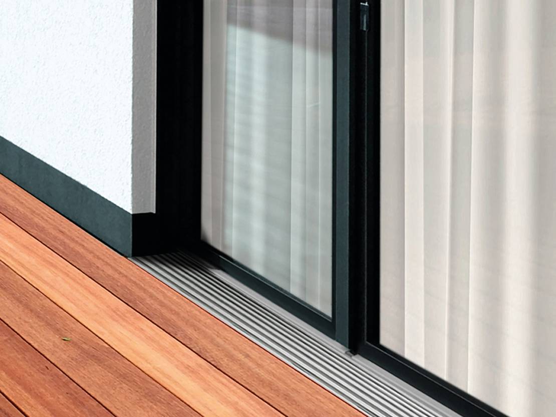 Holzterrassen Entwässerungsrinne