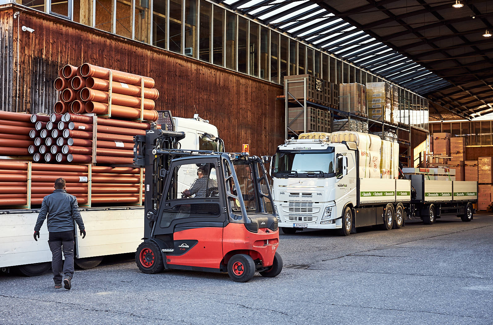 Wälderhaus Baustoffe Zustellung LKW Stapler